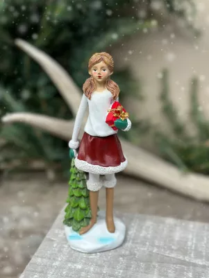 Postavička dievčatko polyresin, výška 18cm, šírka 6cm, biely sveter 