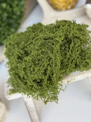 Imitácia machu, umelé vlakno, vyzerá ako ozajstný mach. Cena za balenie, sačok 20x15cm 