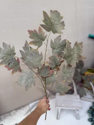 Vetva listy, 67cm, textil+plast, zelená s nádychom do šeda, jemne chlpaté lístky 